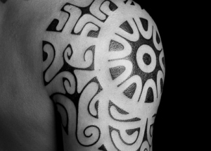 Tatouage polynésien homme
